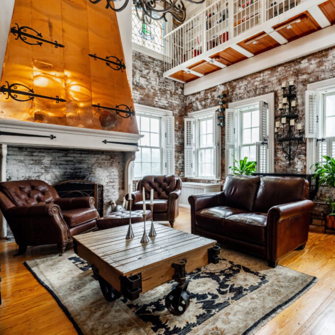 An image of the living area of the Beacon Hill rental property.