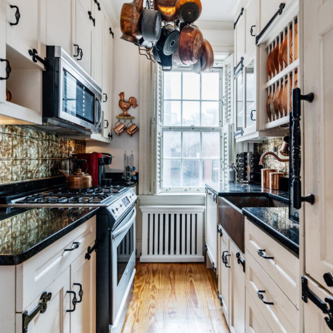 An image of the kitchen in the Beacon Hill vacation rental.