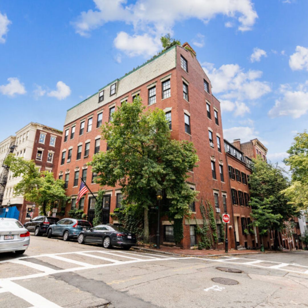 An image of the outside of the Beacon Hill vacation rental building.